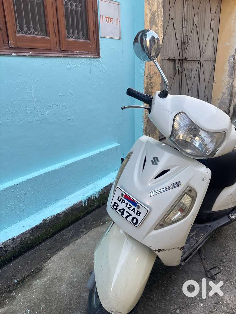Pure white color