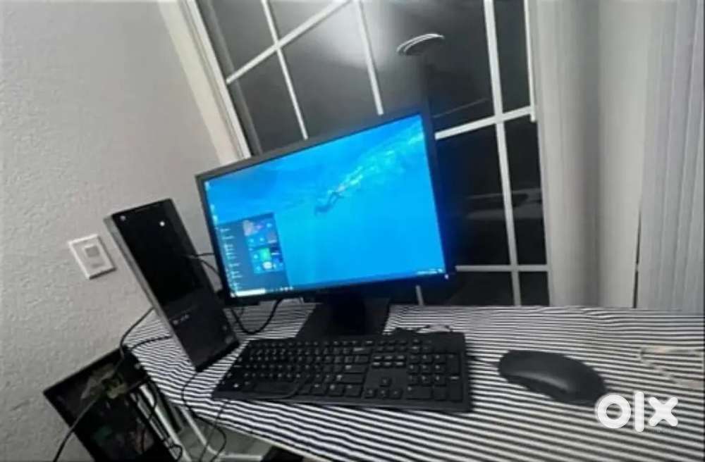 Dell Pc with speakers