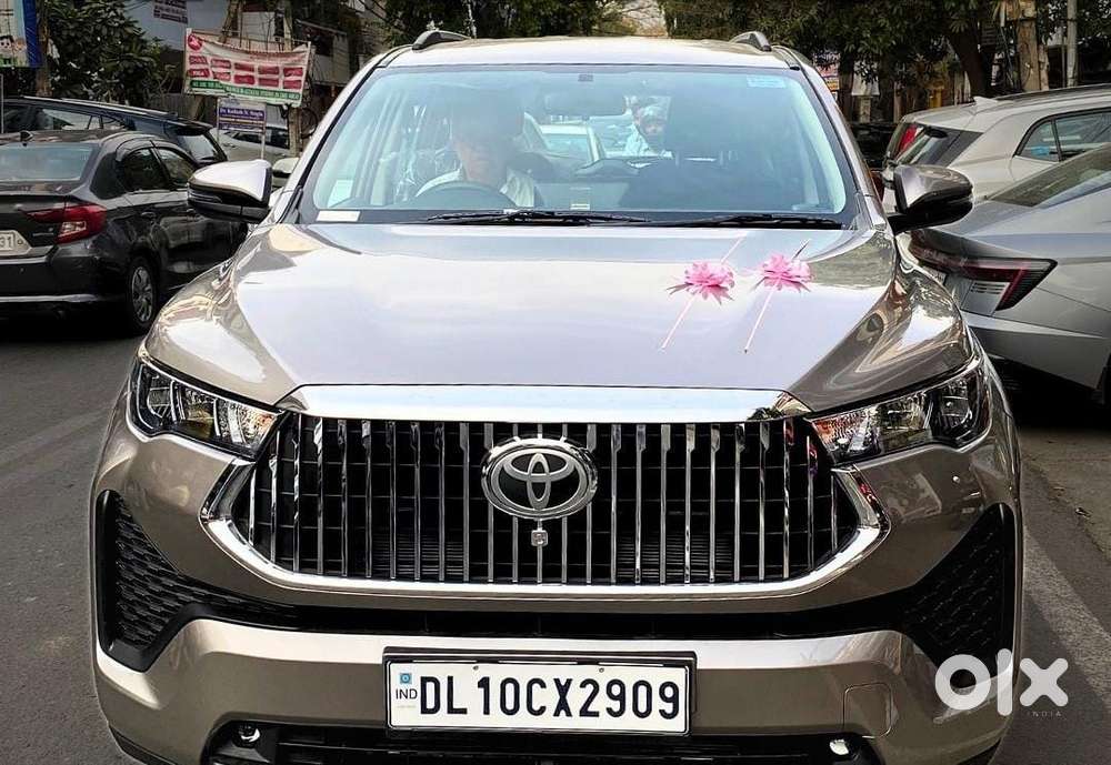 Toyota Innova Hycross Maybach grill