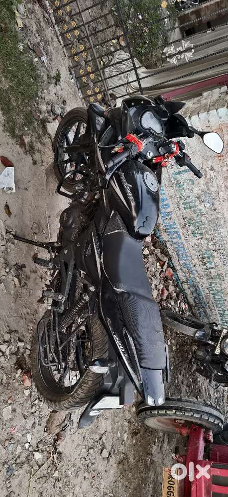 Pulsar 220 F