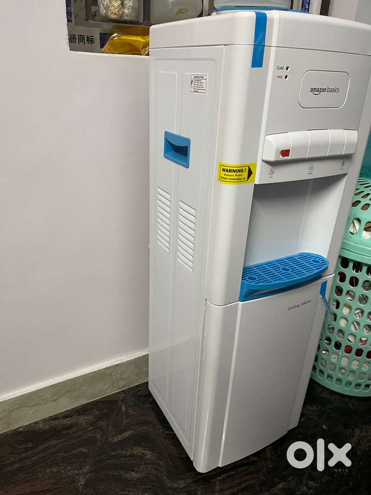 Water dispenser with refrigerator