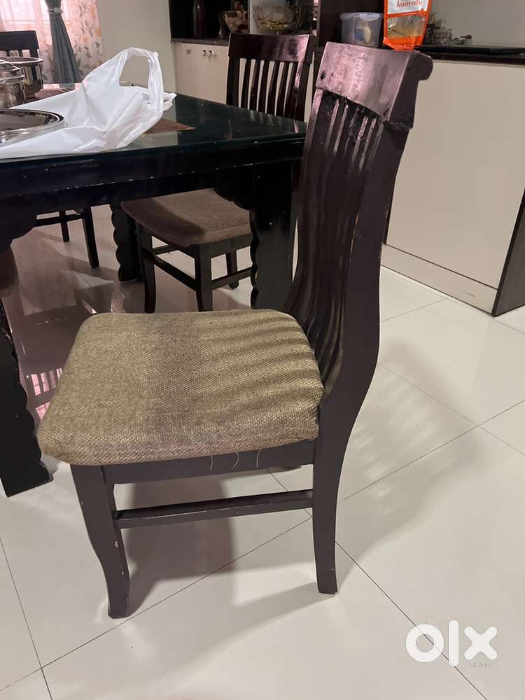 4 seater dining table