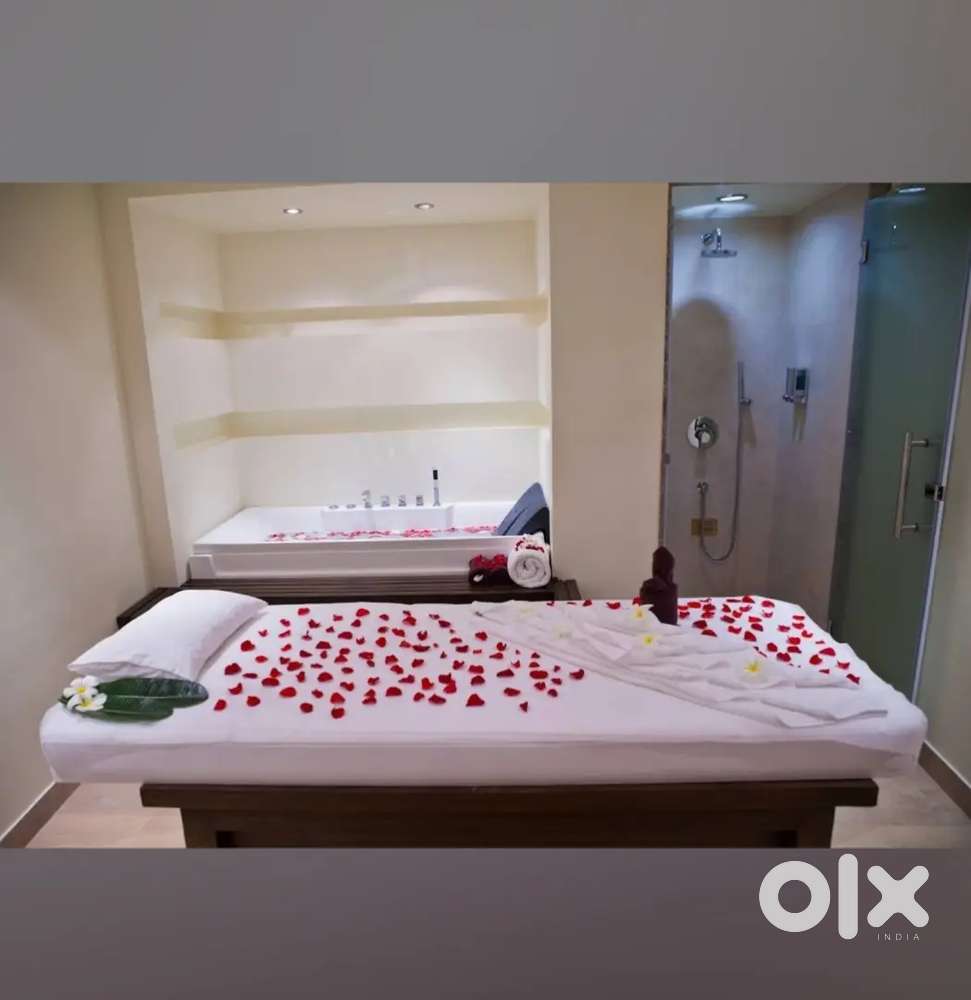 Female spa therepist