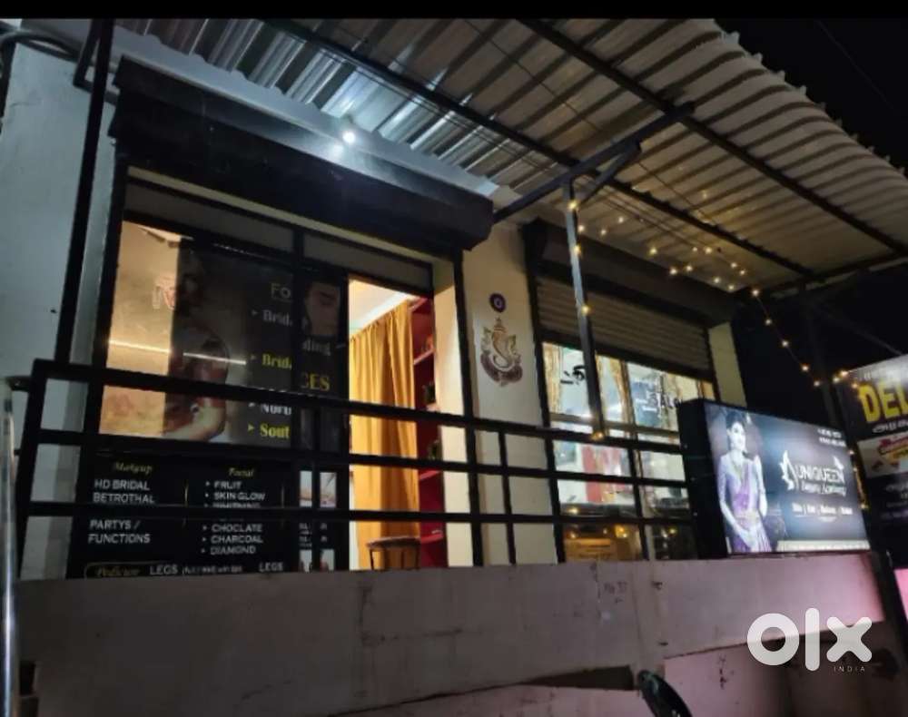 Beauty parlour/Gents saloon with Full set up for rent