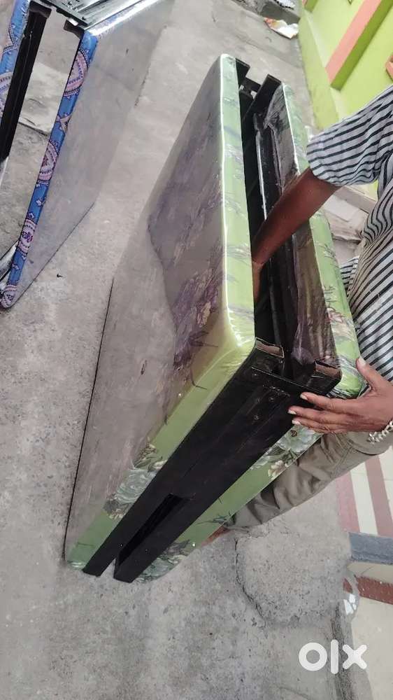 Folding iron bed