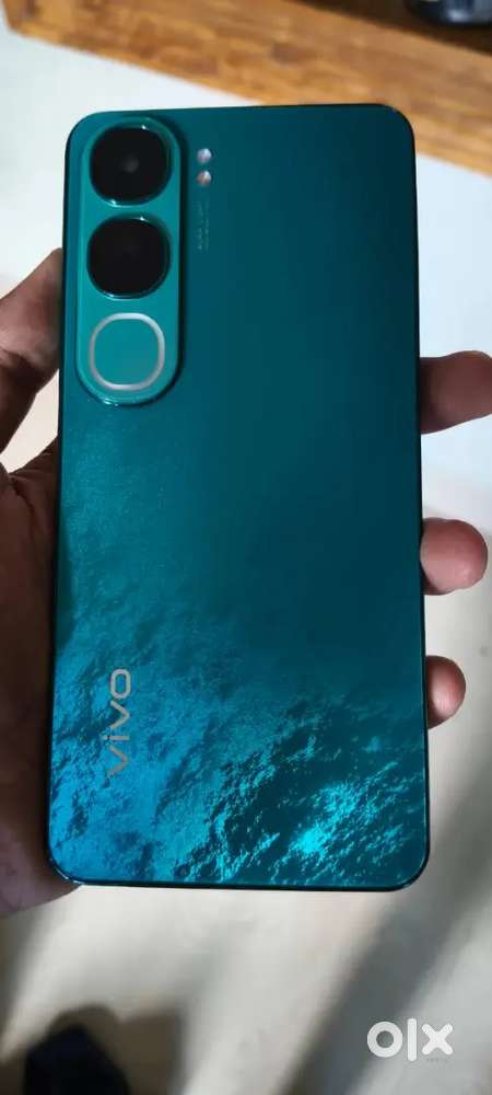 Vivo y300 phone in excellent condition super phone good condition