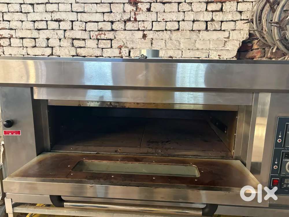Almost New Commercial Oven  32x24 Size 12 Pizza Capacity Half price
