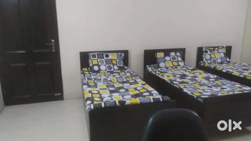 NO BROKERAGE! Neat & Clean Boys PGs with meals & amenities in Noida!