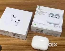 Apple Airpods 3 gen 6 monts old in warranty