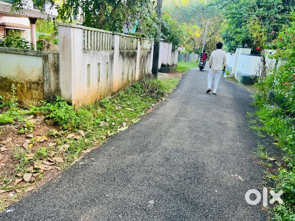 10 cent plot for sale in kombidy. 100 meter from main road