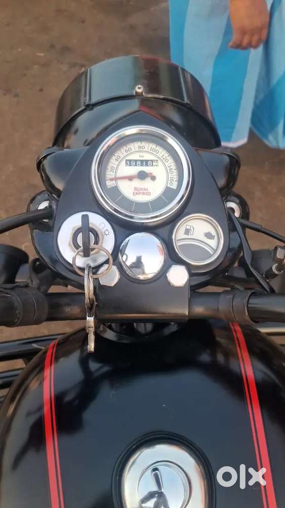 Royal Enfield Classic 350 Stealth Black