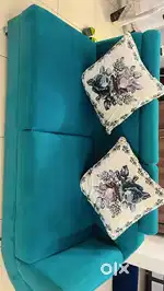 Saffa with table