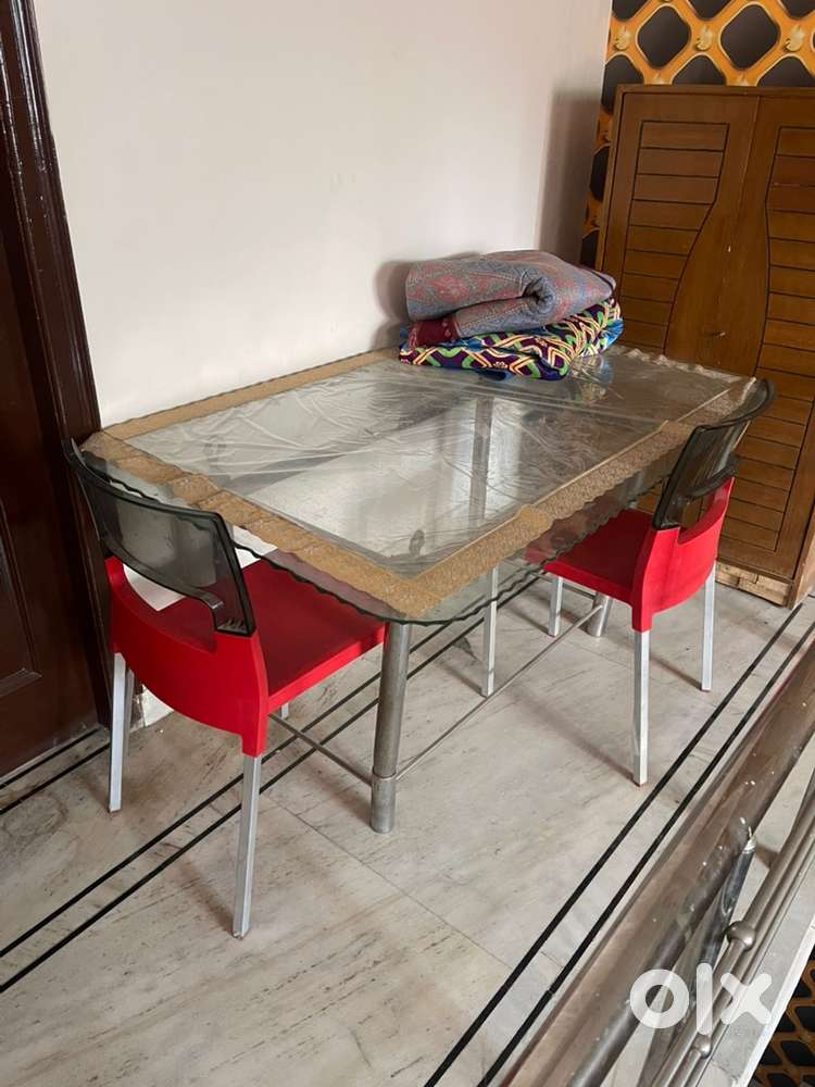 Dining table with 6 chairs