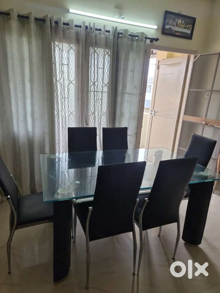 6 Seater Glasstop Dining Table