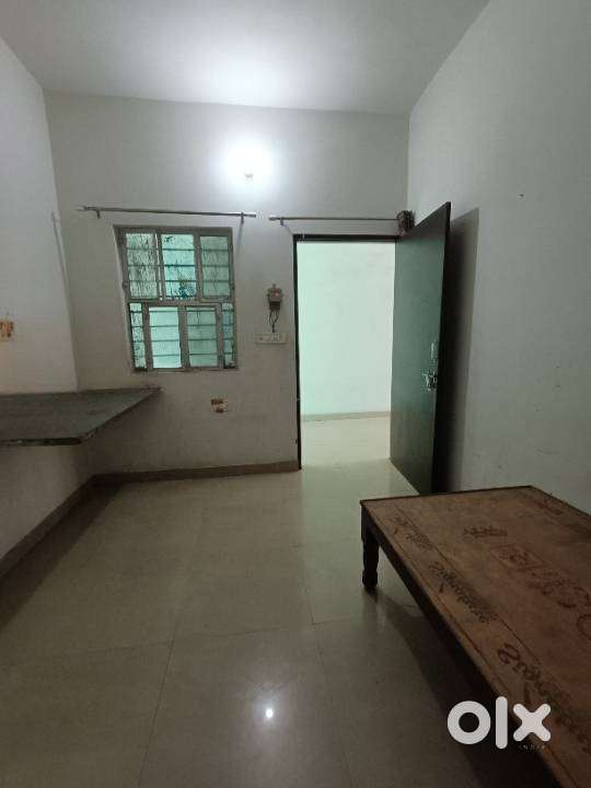 Room to let, Females only