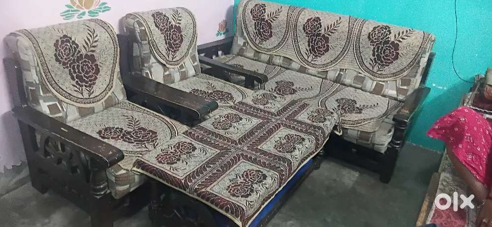 5 seeter sofa &table
