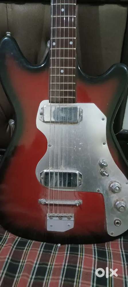 Electric guitar with amp