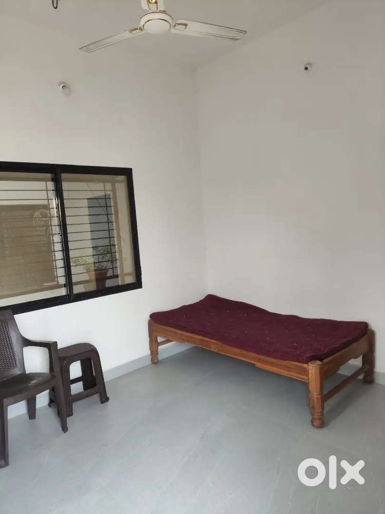 Room on rent for students girls