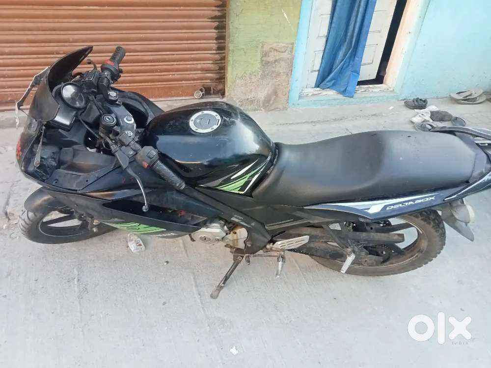 Yamaha R15 good condition but shilds damage but bike good condition