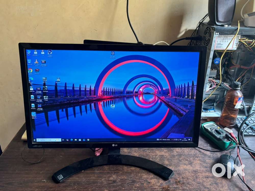 Branded LG 22inches Led monitor with hdmi ,dvi ,vga ports