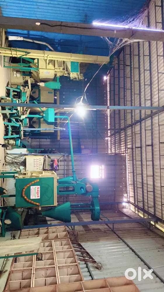 चार चक्की वाला बड़ा आटा प्लांट