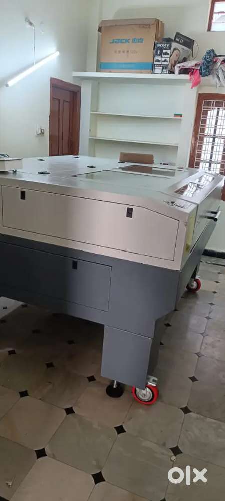 Laser cutting machine 4 months old