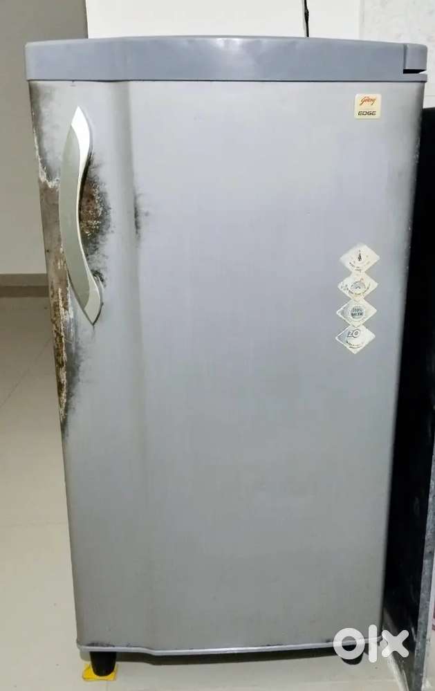 Godrej Single Door Fridge (170–180L) – ₹4,000 (Urgent)