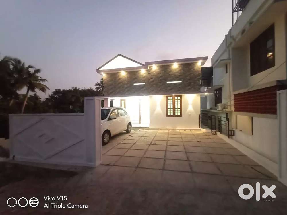 5.5 CENT 4 BHK KARIYAVATTOM PULLANIVILA MAIN ROAD JUST 50 METER