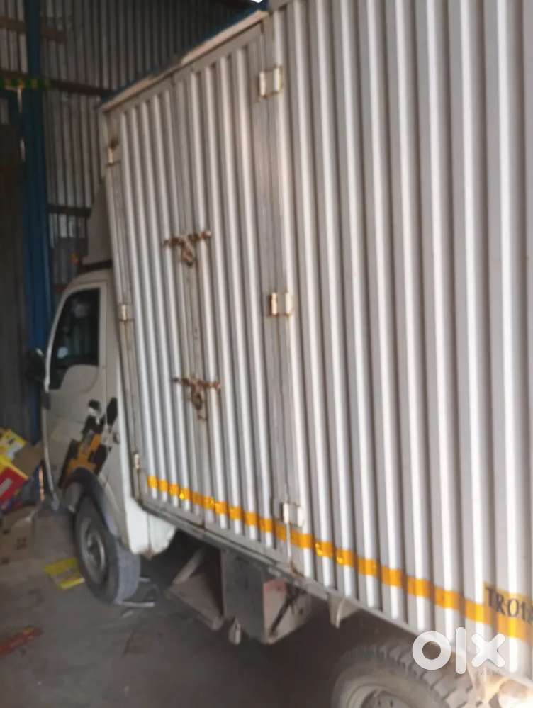 Salesman cum driver proyujan