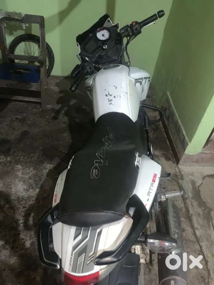 Single hand drive bike   in good condition white colour