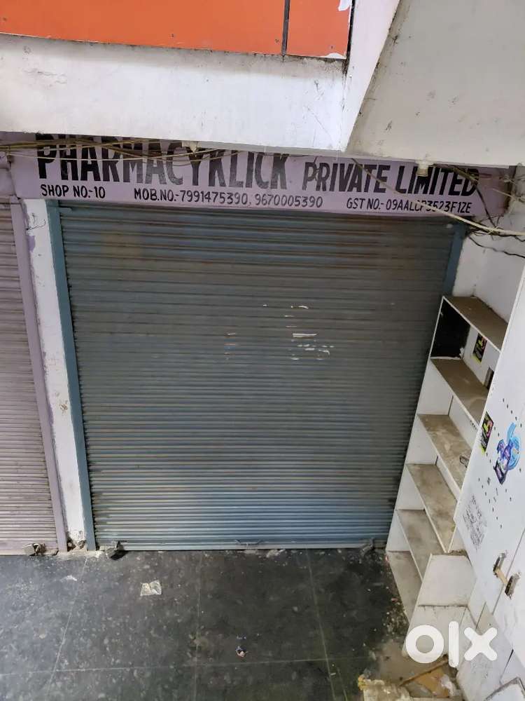 Wholesale medicin shop on road front LGF