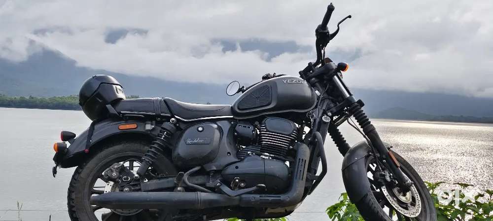 Yezdi Roadster Black