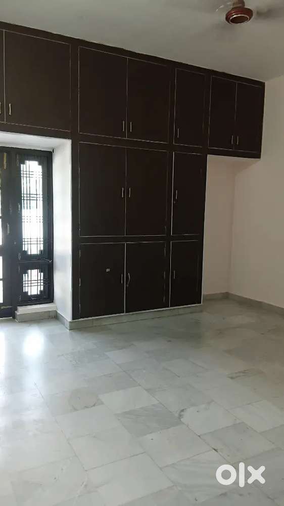 2bhk separate portion in Aliganj
