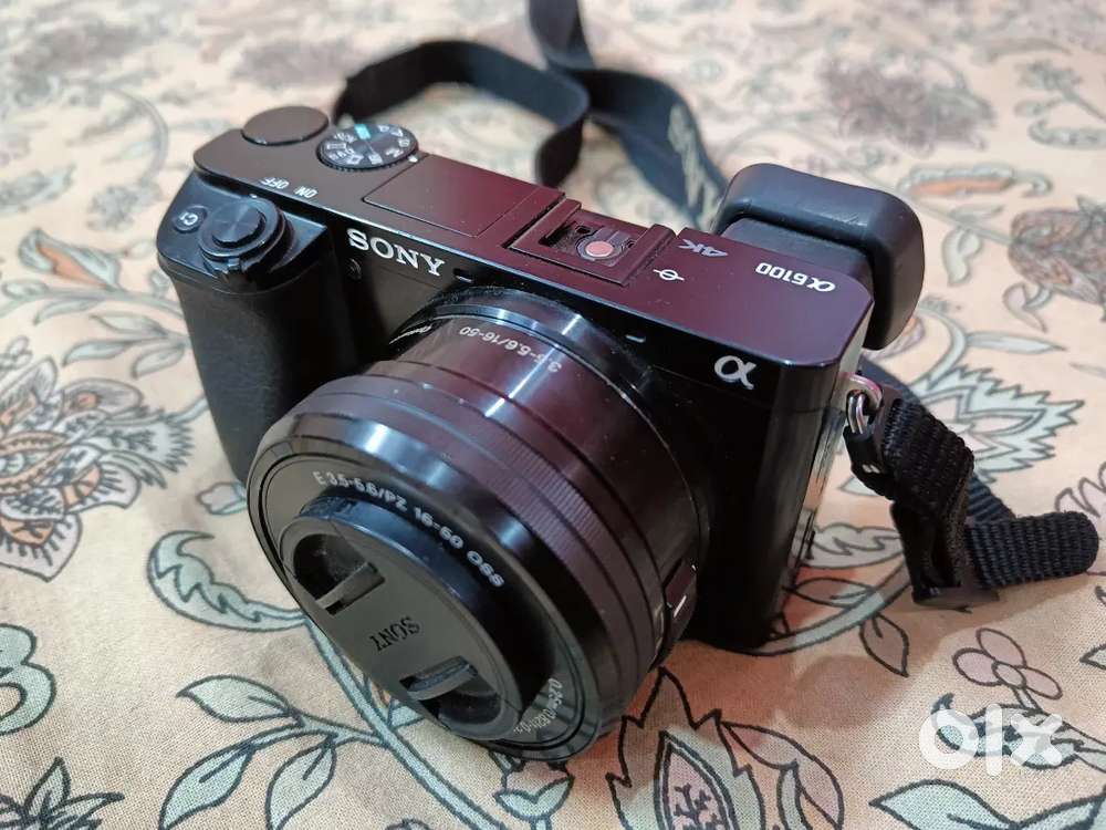 SONY DSLR Camera in good condition for sale