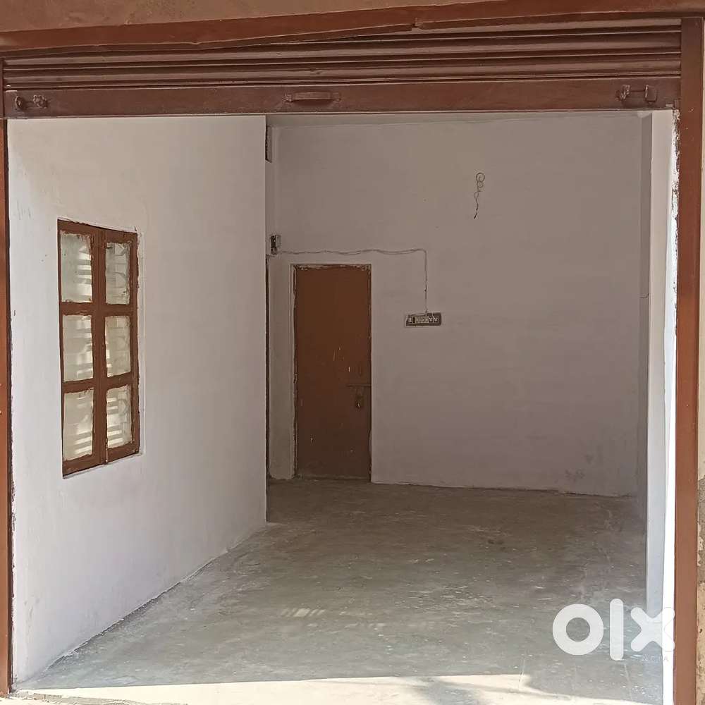 Shop close to Highway & market place