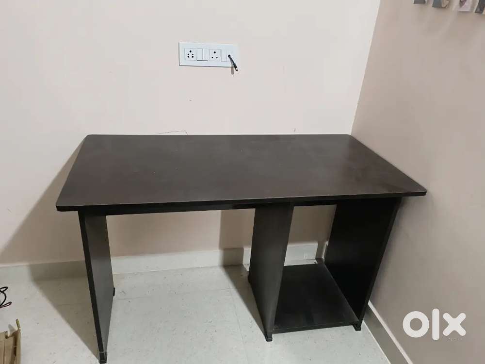 TV/ Office / Study table
