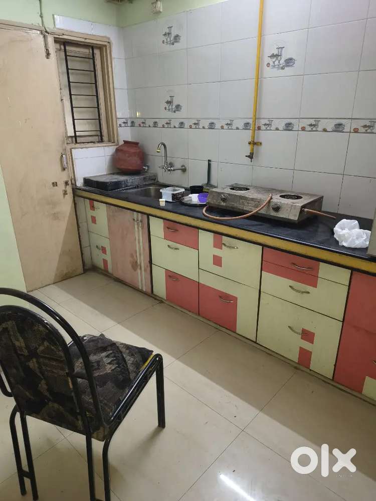 Low rent pg in adajan ,day wise @300, without deposit