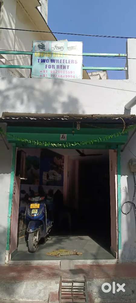 The shop is furnished and well maintained