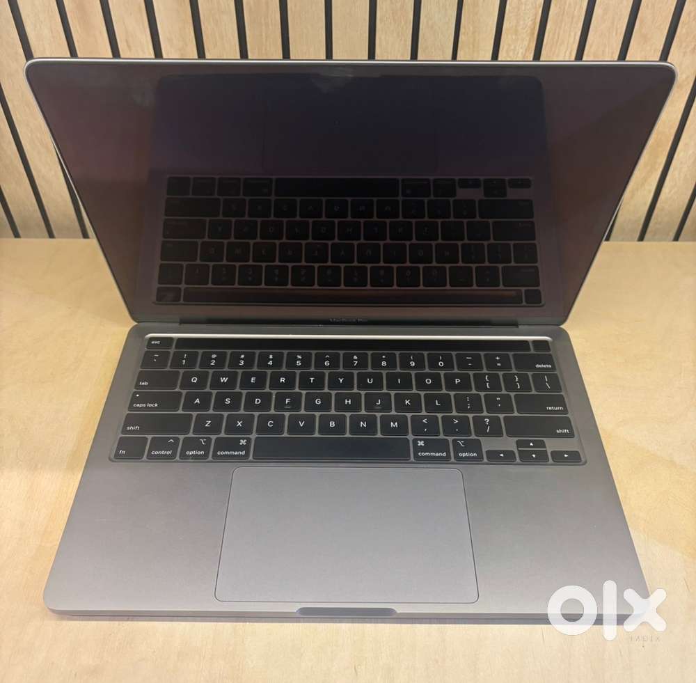 APPLE MACBOOK PRO INTEL CORE I5 PROCESSOR 8GB RAM 256GB SSD 13' SCREEN