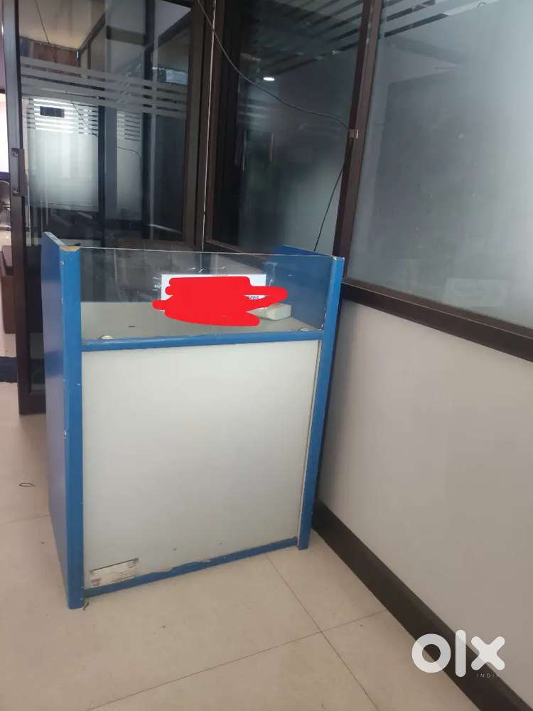 Reception computer table