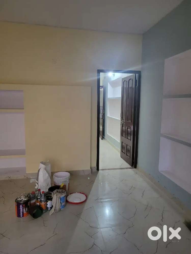 Independent 2 room set with a big common lobby at ground floor.