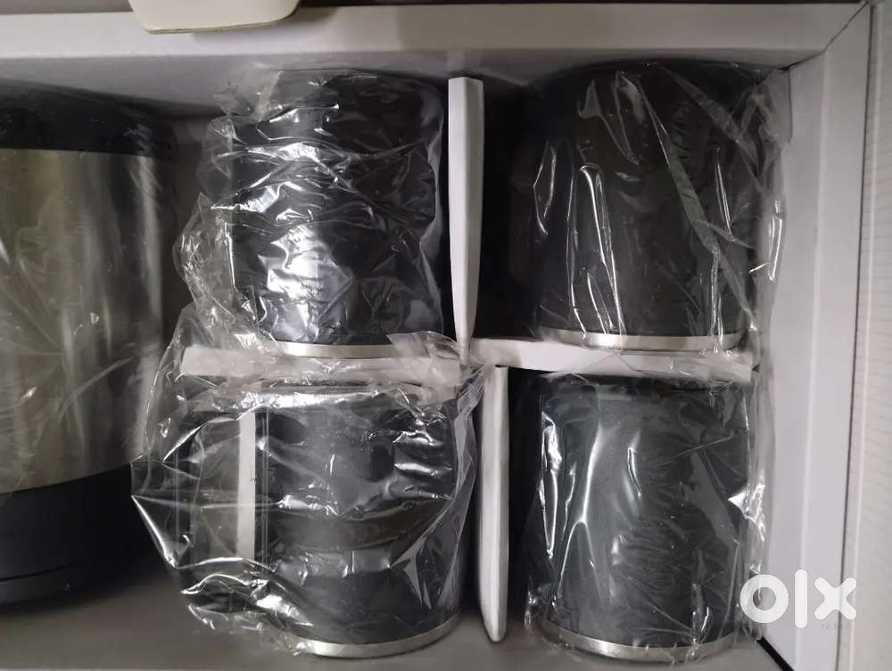 Brand new 1 kettle and 4 pcs of mug ( tea set with steel coating)