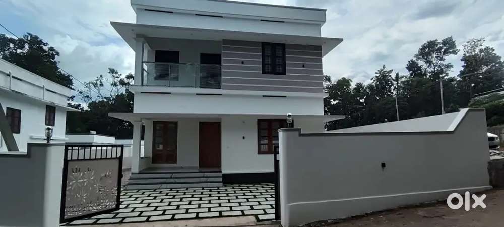 Perumpuzha Junction 5 cent 1600 Sqft 4 bedroom