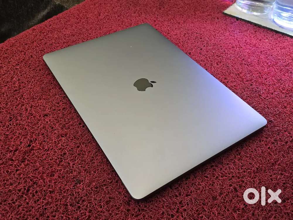 Apple Macbook Pro i9 16gb Ram 512gb SSD 5.5GB Graphics 15inch Touchbar