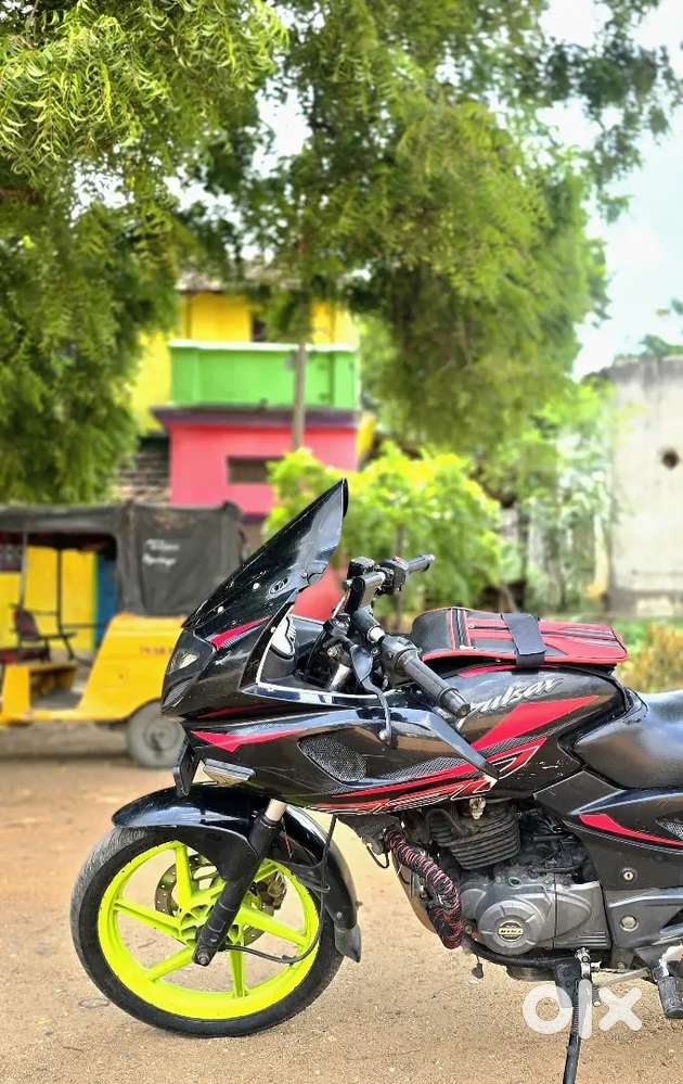 BAJAJ Pulsar 220 F