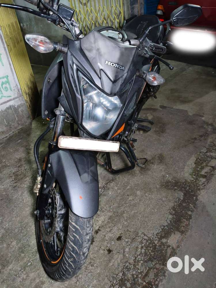 Honda CB Hornet 160R New Like Bike