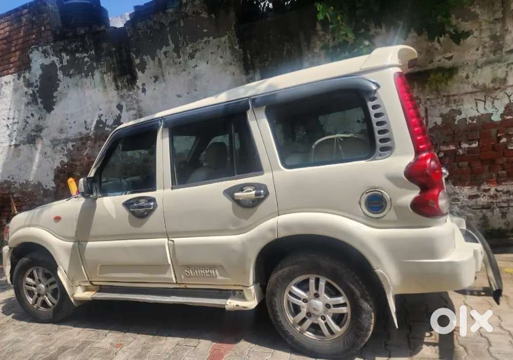 Mahindra Scorpio 2012 UP85  220000