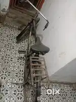 Cycle ke tyre Sahi Hai hawa nahin Hai