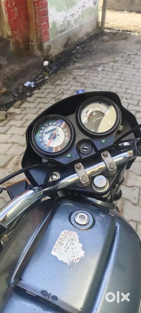 Ek hath ki bike Chali Hui Hai