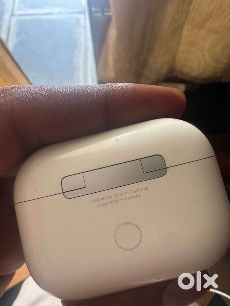 Airpods pro 2 olny case no pods 2 months old ,pods lost